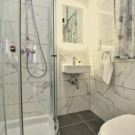 A Bed Of Roses * Marsalforn