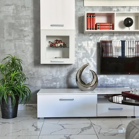 A Bed Of Roses * Marsalforn