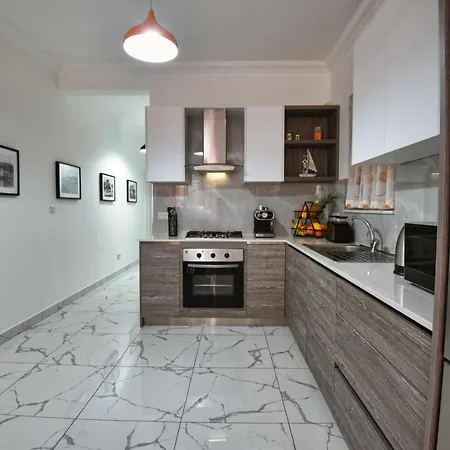 A Bed Of Roses * Marsalforn