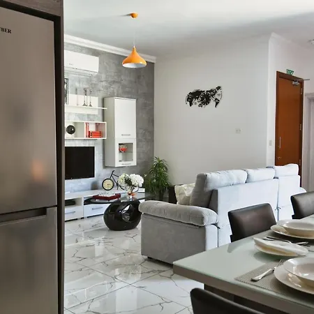 A Bed Of Roses * Marsalforn