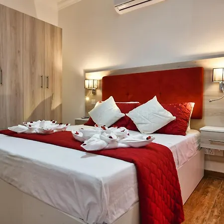 A Bed Of Roses * Marsalforn