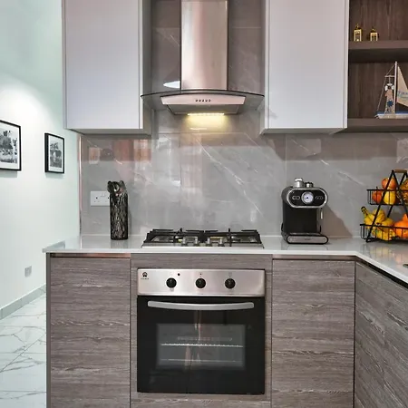 A Bed Of Roses * Marsalforn