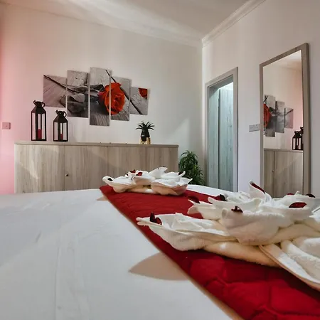 A Bed Of Roses Apartment