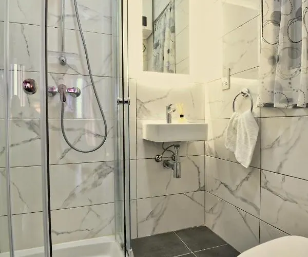 A Bed Of Roses * Marsalforn