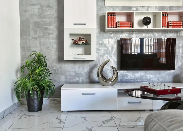 A Bed Of Roses * Marsalforn