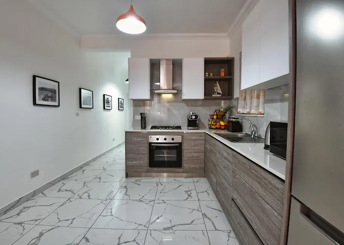 A Bed Of Roses * Marsalforn