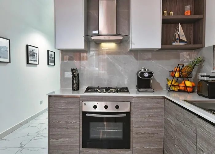 A Bed Of Roses * Marsalforn