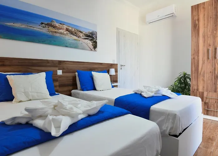 A Bed Of Roses * Marsalforn